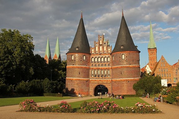 holsten-gate-gd7a29a58b_640.jpg  