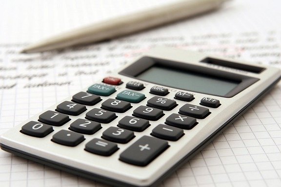 accountant-1238598_640.jpg  